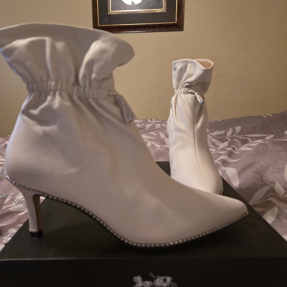 NEW Coach Elegant Cream Women's Boots - Picture 2 of 7
